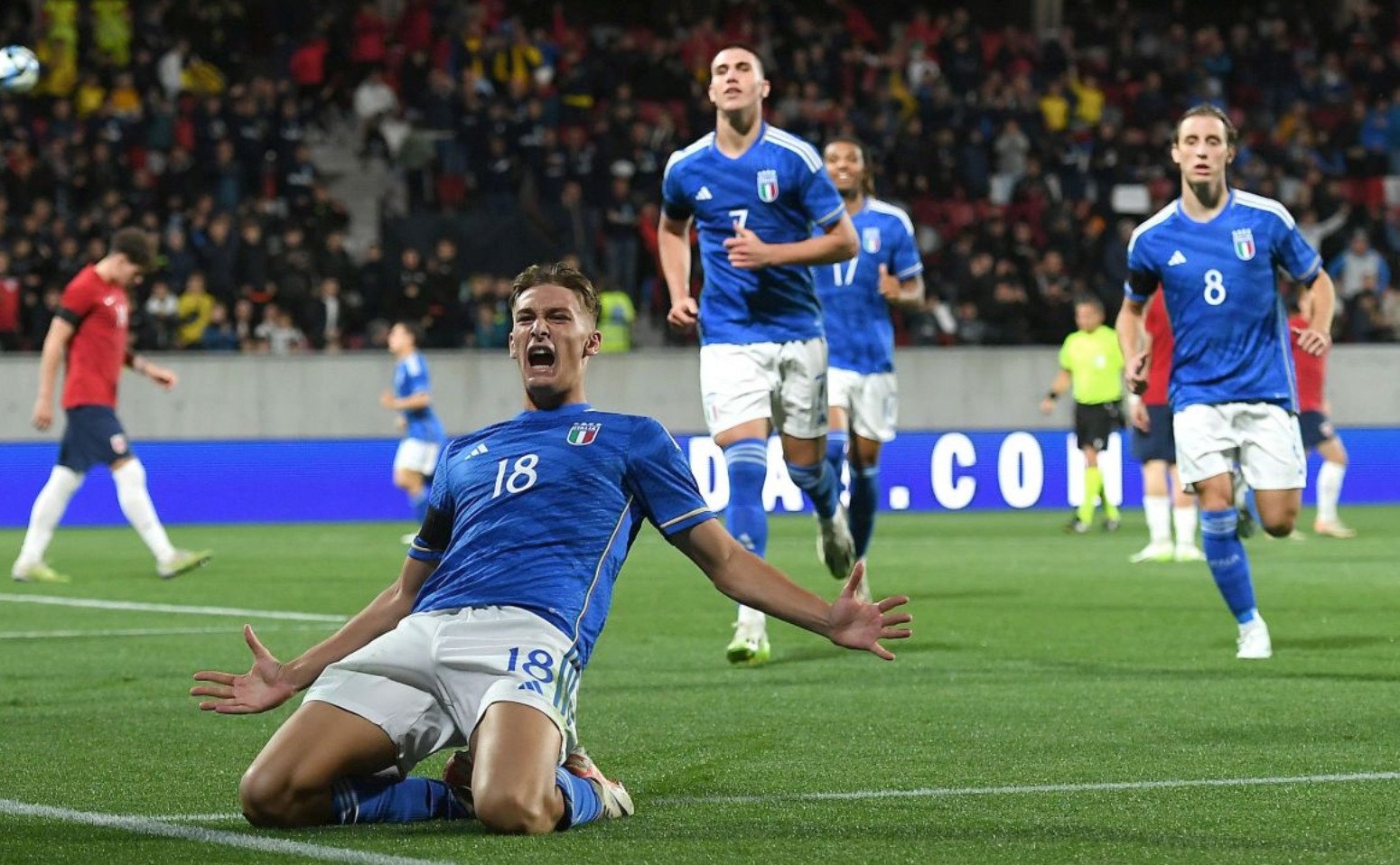 拜合拉木：打进两球很高兴，现在打什么队伍都有信心（拜合拉木梅开二度：如今面对任何对手都充满信心）