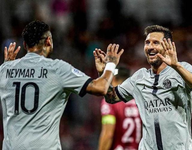 掘金约基奇豪取三双末节爆发（掘金核心约基奇轰三双 末节统治全场）