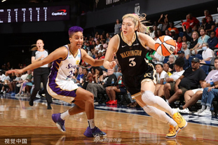 赛点一刻！米兰3-2擒获科内利亚诺，捧起意大利女排超级杯！（五局大战！米兰女排3-2力挫科内利亚诺，夺得意大利女排超级杯冠军）