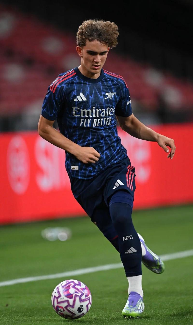 德尚：上半场我们有些畏首畏尾，虽然控制了比赛却缺乏跑动（德尚：上半场踢得有些谨慎，虽然掌控比赛却跑动不足）