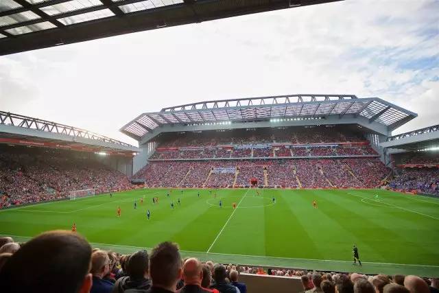 嚄唶宿将，皇家社会副队长埃卢斯通多完成个人队史300场（皇家社会副队长埃卢斯通多完成俱乐部生涯第300场）